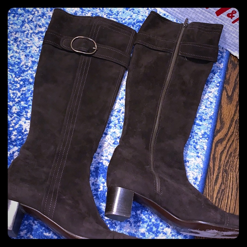 BROWN SUEDE COLE HAAN BOOTS